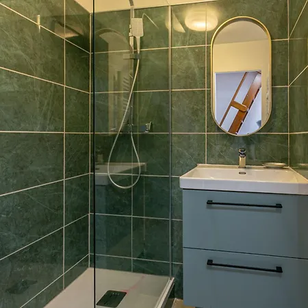 Appartement à Avec Balcon Sud/ouest, Proche Commodités, Navette Gratuite - Fr-1-694-289 Val-dʼIsère